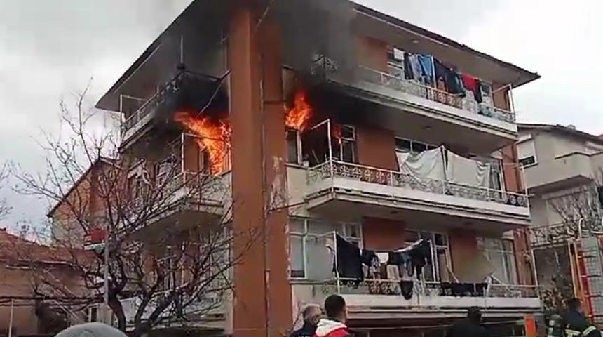 Isparta'da şoke eden olay! Eşine kızıp çocuğunun da içerisinde bulunduğu evi yaktı