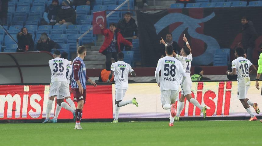 Trabzonspor fırsat tepti! Kasımpaşa ile 2-2 berabere kaldı!