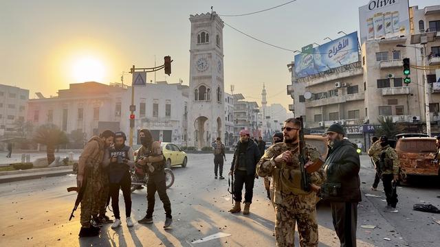 Suriye'de hareketli dakikalar! Muhalifler Humus'u kontrol altına aldı