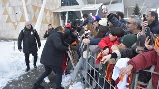 Sivas'ta Galatasaray taraftarları Osimhen'i sakatlıyordu! Polis son anda kurtardı