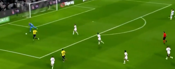 Beşiktaş Fenerbahçe derbisine damga vuran pozisyon! Kaleciyi bile çalımladı, herkes gol diye ayağa kalktı... Dolmabahçe'de inanılmaz an G3