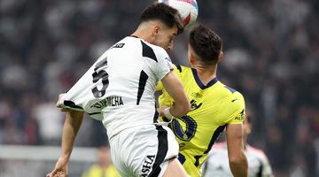 SON DAKİKA: Beşiktaş-Fenerbahçe derbisinde sakatlık şoku! Oyuna devam edemedi