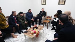 Cumhurbaşkanı Erdoğan, Gaziantep'te depremzede aileye misafir oldu! Duygusal anlar yaşandı