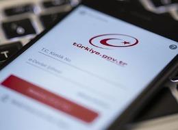 Emekli olacağı günü merak edip e-devlet'e girince gözlerine inanamadı! Soluğu nüfus müdürlüğünde aldı