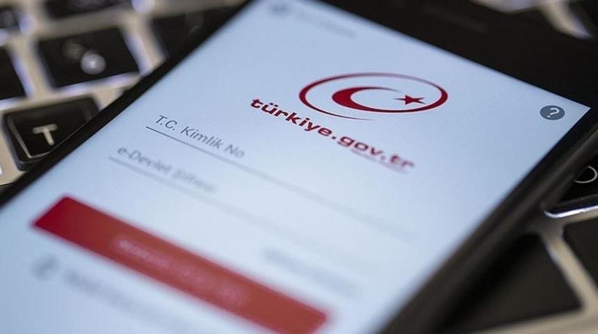 Emekli olacağı günü merak edip e-devlet'e girince gözlerine inanamadı! Soluğu nüfus müdürlüğünde aldı