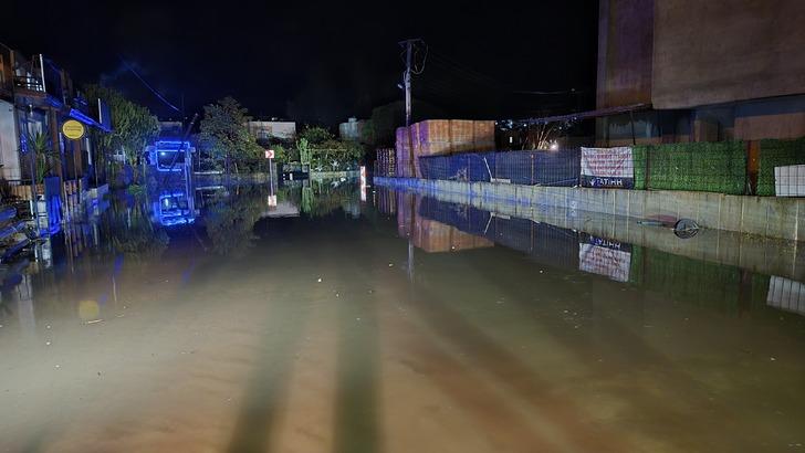 Bodrum bir gecede Venedik'e döndü! Dereler taştı, yollar kapandı, evler sular altında kaldı... G5