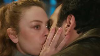 Bahar dizisi senaristi açıkladı! Dizilerde öpüşme sahnesi nasıl yazılıyor?