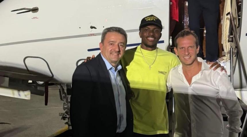 Victor Osimhen Galatasaraylı yöneticilerle görüştü! Resti çekti...