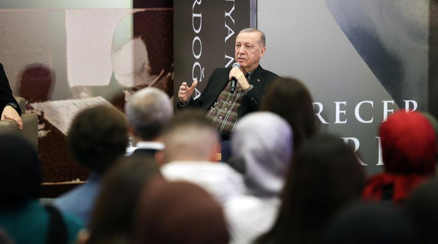 Cumhurbaşkanı Erdoğan açıkladı! Üniversite öğrencilerine 2025 yılında verilecek burs miktarı 3 bin liraya çıkacak