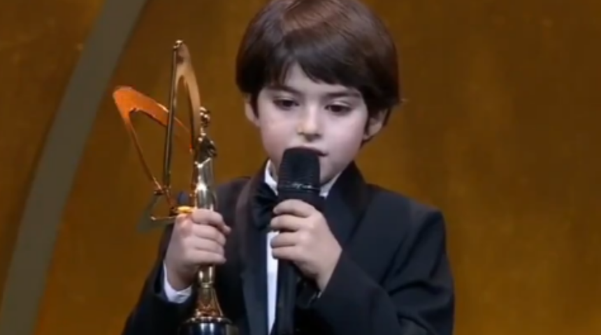 Çocuk oyuncunun ödül konuşması törene damga vurdu! Narin Güran'ı andı sosyal medya yıkıldı! 'Büyüklerin yapamadığını yaptı'