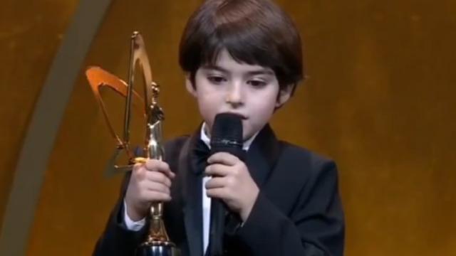 Çocuk oyuncunun ödül konuşması törene damga vurdu! Narin Güran'ı andı sosyal medya yıkıldı! 'Büyüklerin yapamadığını yaptı'