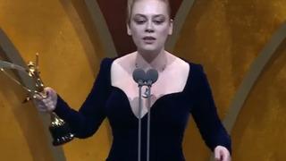 Demet Evgar En İyi Kadın Oyuncu Ödülü'nü aldı! Konuşması gündemde: Çünkü bizim malımız ve canımız erkekten soruluyor