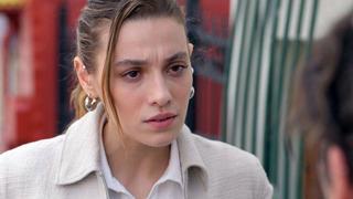 Sümeyye Aydoğan Altın Kelebek tarzıyla adından söz ettirdi! Hem zarif hem çekici