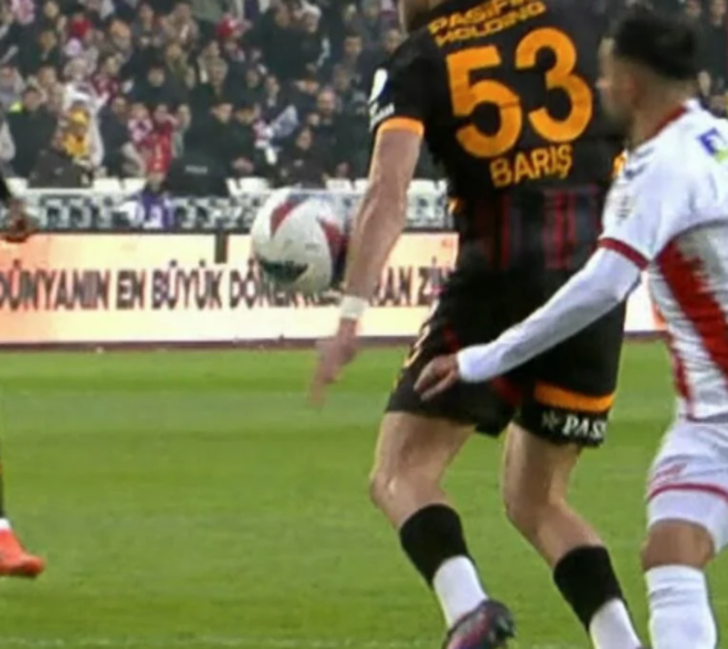 İşte Sivasspor-Galatasaray maçının hakemi Turgut Doman'ın hatalı kararları! Tek tek açıkladılar: 3 kırmızı kartı atladı... G2