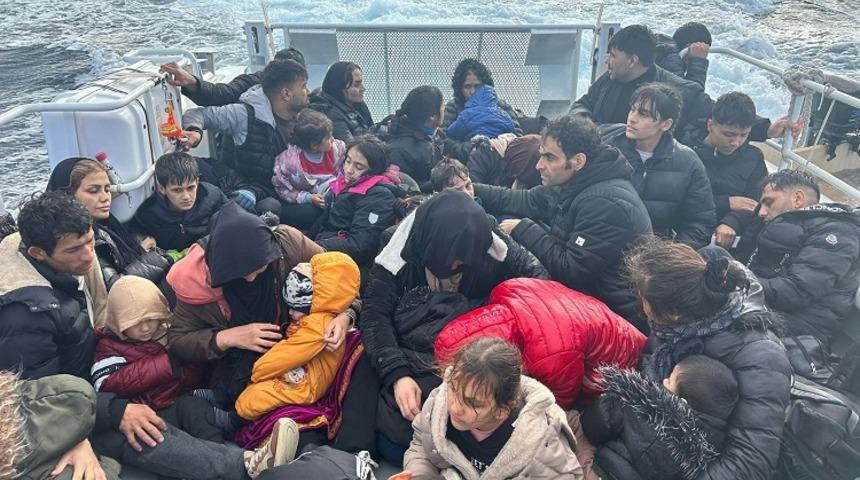 Çanakkale açıklarında 76 düzensiz göçmen kurtarıldı