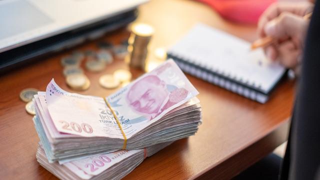 15 BİN TL MASADA | En düşük emekli maaşı için 20 gün kala yüzde 20 iddiası! 14 bin 321 TL cepte, refah payı için son söz Erdoğan'ın