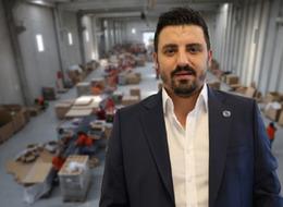 Eşinin 1 bileziğini bozdurup kurdu! Şimdi fabrikada yanında 750 kişi çalışıyor 'Dünyanın her yerinde satılıyor'