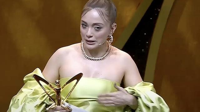 Rojbin Erden ve Bertan Asllani ödül aldı! Damla Sönmez Başka bir karar vermeye şansımız yoktu deyince...