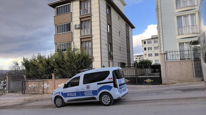 Anahtar unutulunca iple sarkıtıldı! 3'üncü kattan düşen genç ağır yaralandı