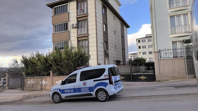 Anahtar unutulunca iple sarkıtıldı! 3'üncü kattan düşen genç ağır yaralandı