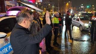 İstanbul Emniyet Müdürü Yıldız, Taksim’de denetimlere katıldı