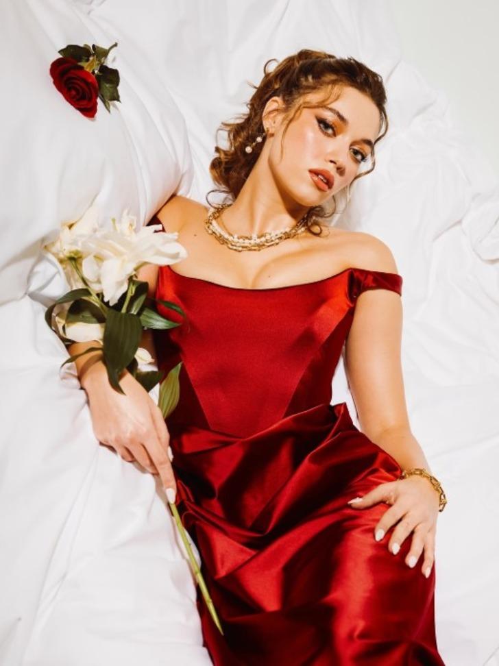 Yalı Çapkını'nın Seyran'ı Afra Saraçoğlu dergi çekimi için kamera karşısına geçti! İddialı pozlarına beğeni yağdı G4