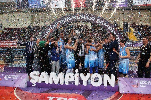 İzmit Belediyespor şampiyon