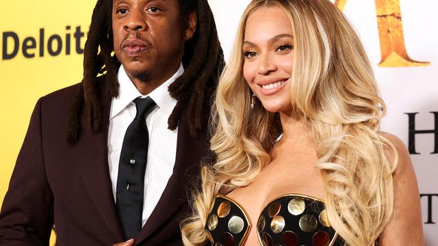 Beyonce ve Jay-Z, 12 yaşındaki kızlarını galaya bu kıyafetle galaya getirdi! Tepki çektiler