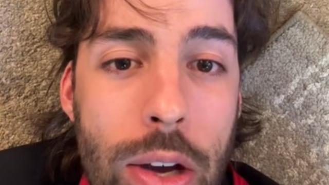 Patronu Zoom toplantısını açık unuttu! Çalışan gördüklerine inanamadı: Ayaklarına fıstık ezmesi sürüyordu