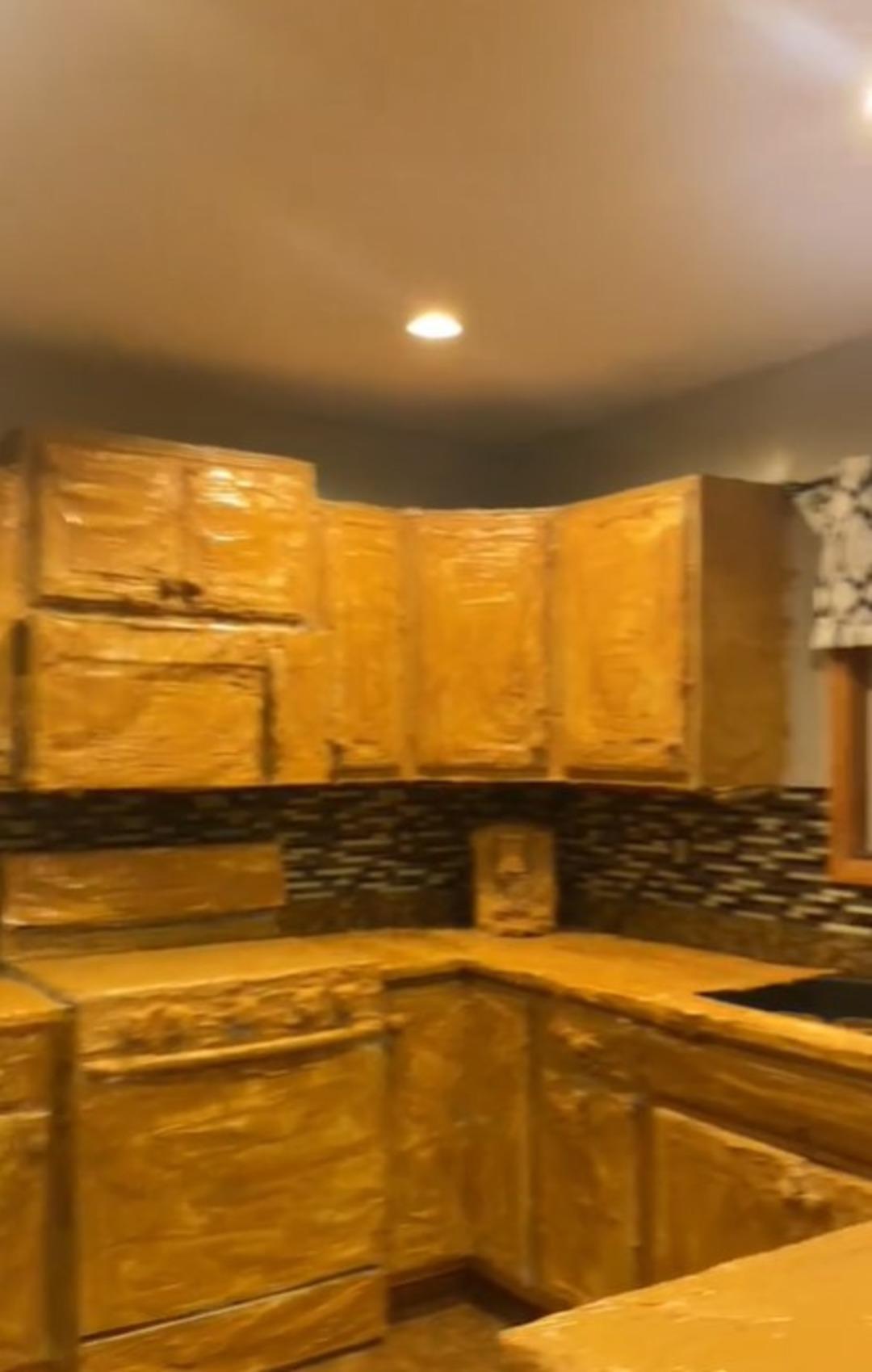 Şakanın dozunu kaçırdı! Anne ve babasının mutfağını fıstık ezmesiyle kapladı: "Evlatlıktan reddederdim" 2