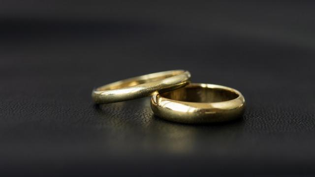 Rüyada alyans takmak ne anlama gelir? Rüyada alyans takıp çıkarmak neye işaret ve neye yorumlanır?