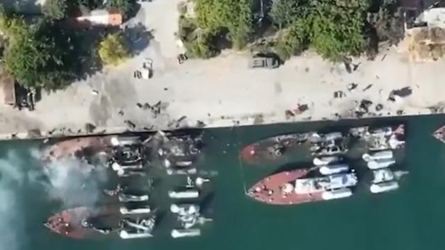 İsrail, Suriye donanmasını vurdu! Limanda batırılan savaş gemileri böyle görüntülendi