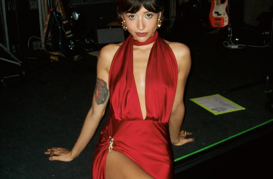 En seksi T&uuml;rk kadını se&ccedil;ilmişti! Yatak odasında s&uuml;per minisiyle poz verdi! Beğeni yağdı: 'Ger&ccedil;ekten seksi...'