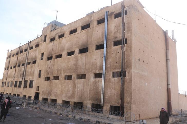 Yakınlarını bulmak isterlerken insan ezme makinelerini gördüler: Esad'ın ölüm kampı tüylerinizi ürpertecek G2