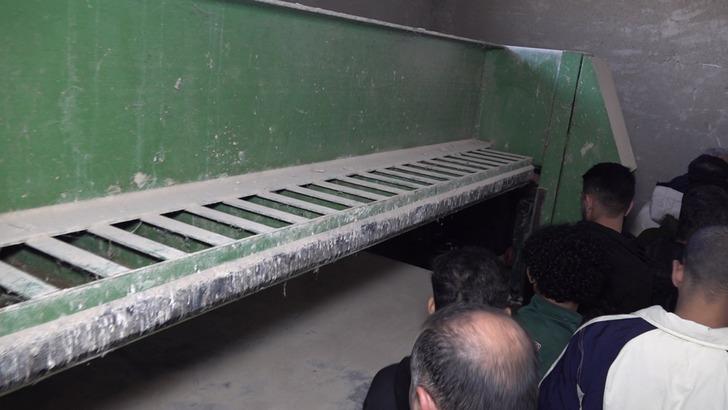 Yakınlarını bulmak isterlerken insan ezme makinelerini gördüler: Esad'ın ölüm kampı tüylerinizi ürpertecek G3