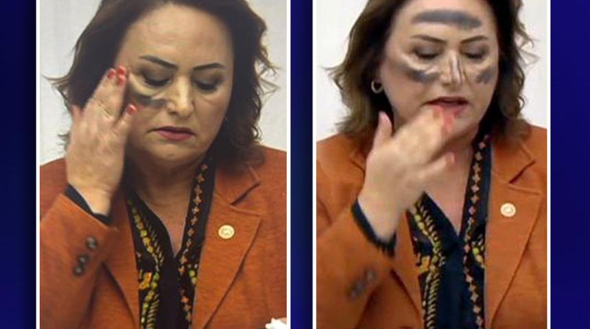Kürsüye çıkıp suratını siyaha boyadı! TBMM'de söz alıp kürsüye çıkan Müzeyyen Şevkin milletvekillerini şaşkına çevirdi