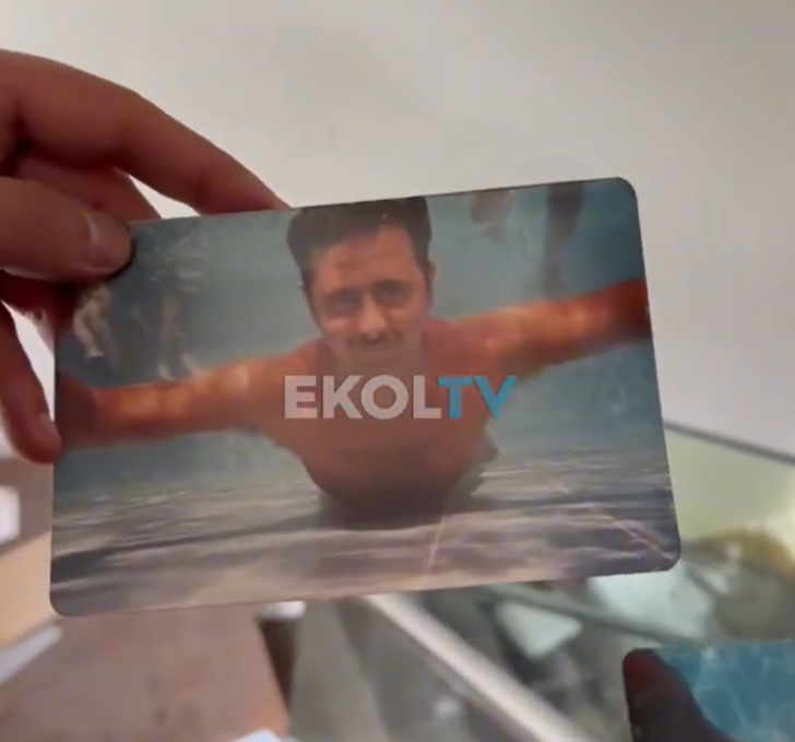 Devrik lider Esad'ın ilk kez görülen ilginç kareleri: Evindeki yağmada fotoğraf albümü ele geçirildi G4