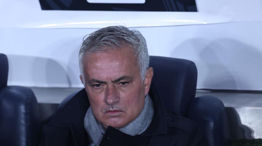 Fenerbahçe taraftarının protestosuna maruz kalmıştı... Jose Mourinho'dan kritik Samet Akaydın kararı!