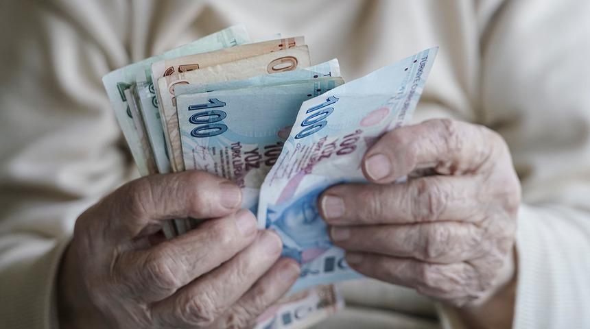 Emekli olmak için kararsız olanlar dikkat: Özgür Erdursun 'Resmi Gazete'de yayımlanmadan acele edin' deyip milyonları uyardı! 