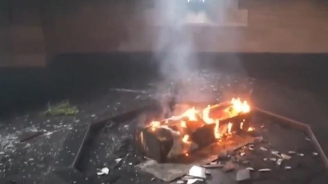 Hafız Esad'ın Lazkiye'deki mezarı yakıldı! Suriye'deki öfke bitmiyor... HTŞ lideri Colani: İşkencecilere af yok 