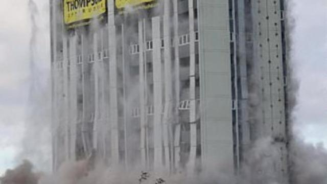 'Bunlar çok pahalı' denildi! Yerine yenilerinin yapılması için 15 katlı gökdelen saniyeler içinde yıkıldı: 3 çocuk düğmeye bastı...