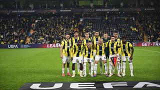 Fenerbahçe taraftarının sevgilisine yüklendikçe yüklendi! Ne çalım atabiliyor ne pres yapıyor