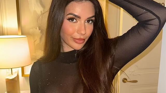 Ekin-Su Cülcüloğlu'ndan şaşırtan karar! Müstehcen anların yaşandığı Aşk Adası'na yeniden katılıyor