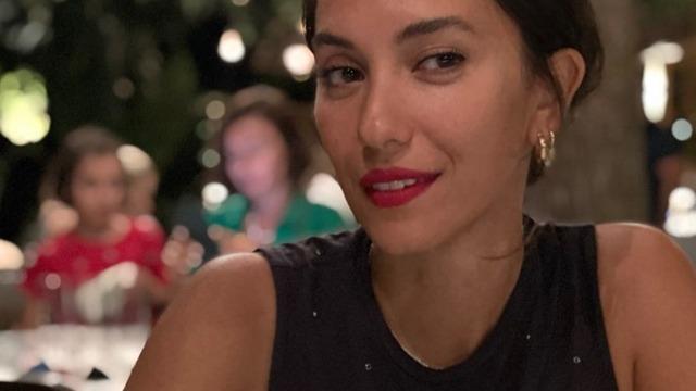 Çağatay Ulusoy'un eski sevgilisi Duygu Sarışın'dan yeni aşk bombası! Gönlünü ünlü profesöre kaptırdı! Ödül töreninde ortaya çıktı