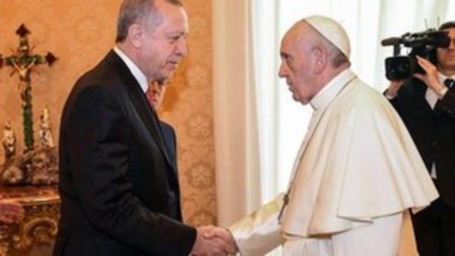 Papa'dan Erdoğan’a hediye: 'Barış melekli' madalyon