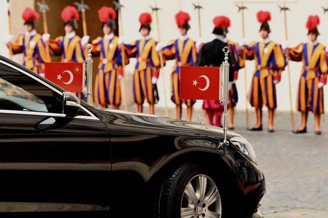 Cumhurbaşkanı Recep Tayyip Erdoğan'ı taşıyan makam aracı
