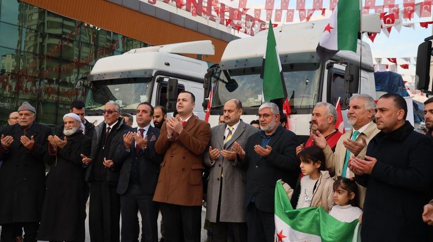 Şanlıurfa'dan Suriye'ye 5 tır insani yardım malzemesi gönderildi