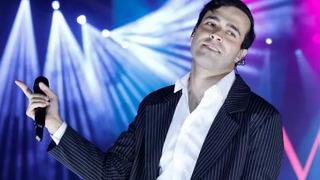 Serenay Sarıkaya ile ayrıldığı söylendi! Mert Demir ünlü futbolcunun eski eşinin gözlerine bakarak şarkı söyledi! Bu görüntüler olay oldu