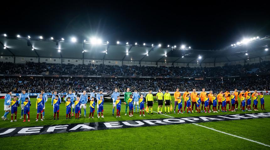 Galatasaray'da yıldız isim Davinson Sanchez sakatlanarak oyuna devam edemedi!