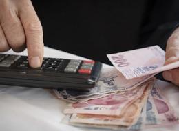 Emeklilerin zam talebi netleşti! 'Şart oldu' diyerek rakam verdi: "TÜFE yetmez, seyyanen 10 bin TL gerek!" En düşük emekli maaşı...